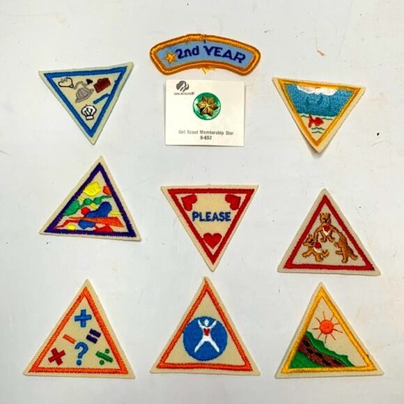 Vintage Girl Scout Triangle Sew Patches / Pin Unused Lot of 10 - Picture 1 of 7